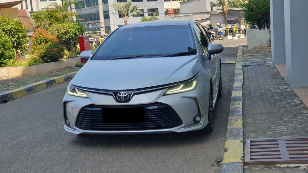 Km 55 rb toyota corolla altis v matic 2021 silver pajak panjang
