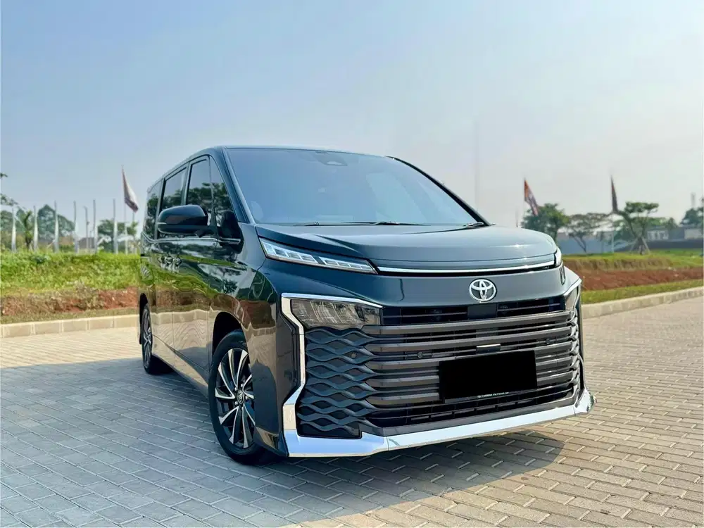(KM 30 RIBU) Toyota NEW VOXY TSS Hitam 2024 GRESS LIKE NEW