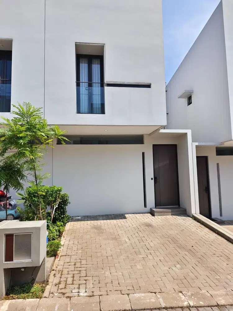 Sewa / Jual Rumah Modern 3 Lantai di tengah BSD - Bintaro