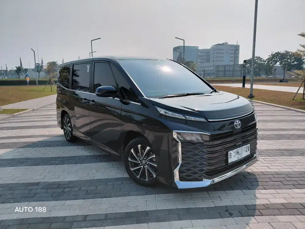 (LIKE NEW) TOYOTA VOXY 2.0 AT TAHUN 2024
*