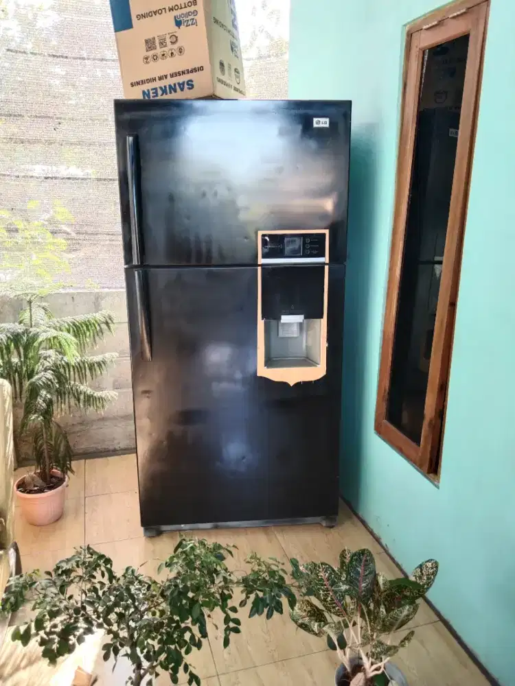 Kulkas 2 pintu super besar dijual cepat