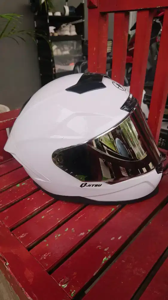 Helm jitsu gak pernah dipakai