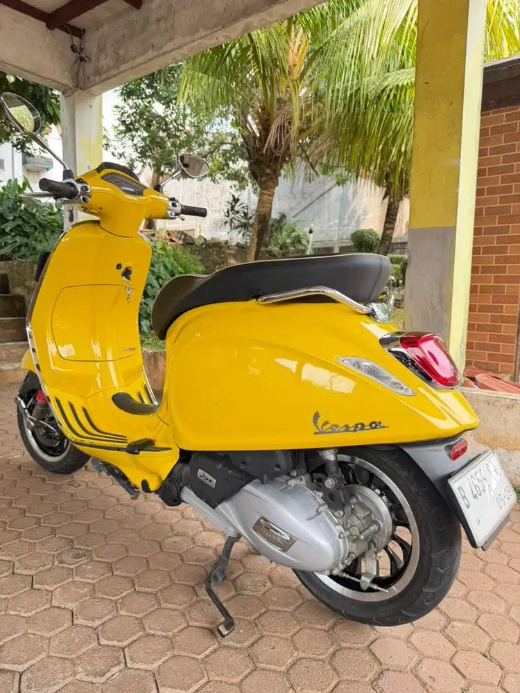 JUAL VESPA SPRINT I GET 150 ABS LED THN 2023 Mulus