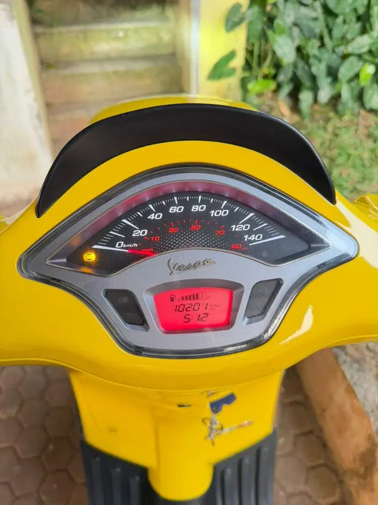JUAL VESPA SPRINT I GET 150 ABS LED THN 2023 Mulus