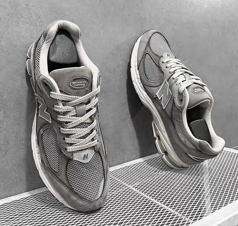 New Balance 2002RNM