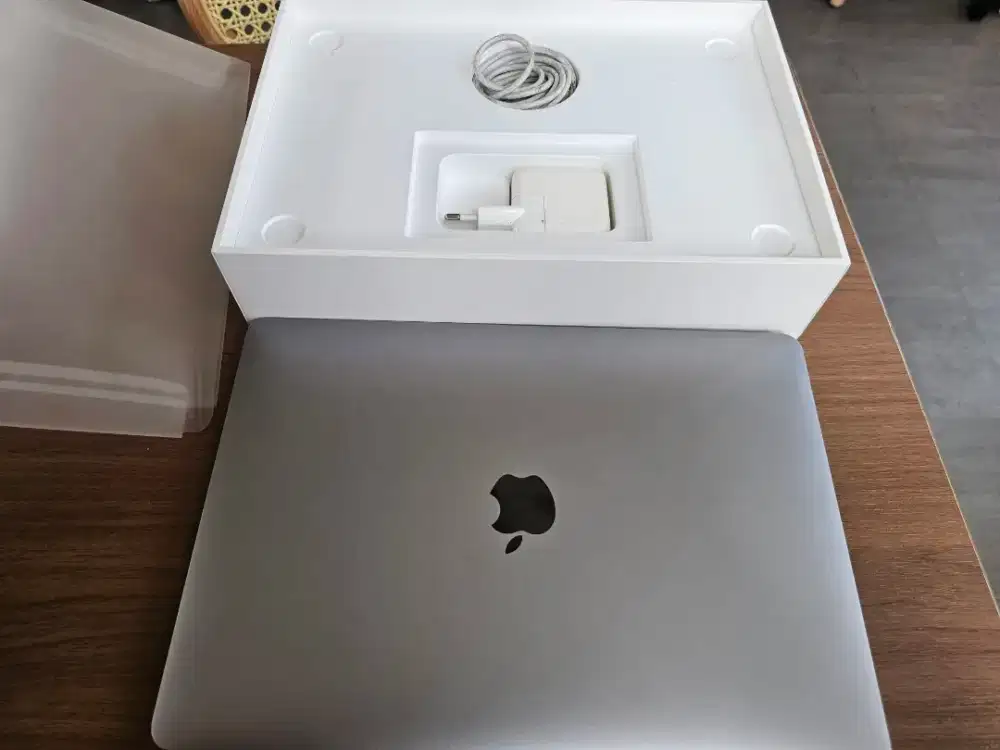Mackbook Air M1 8/256 Tahun 2020 Mulus Bisa Cicil Via Kartu CC