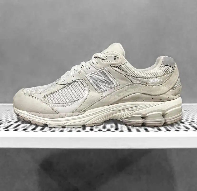 New balance 2002RAA