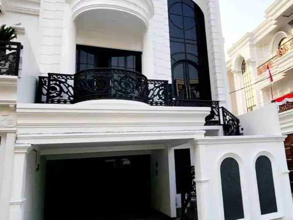 Di jual Rumah mewah 3 lantai di jagakarsa