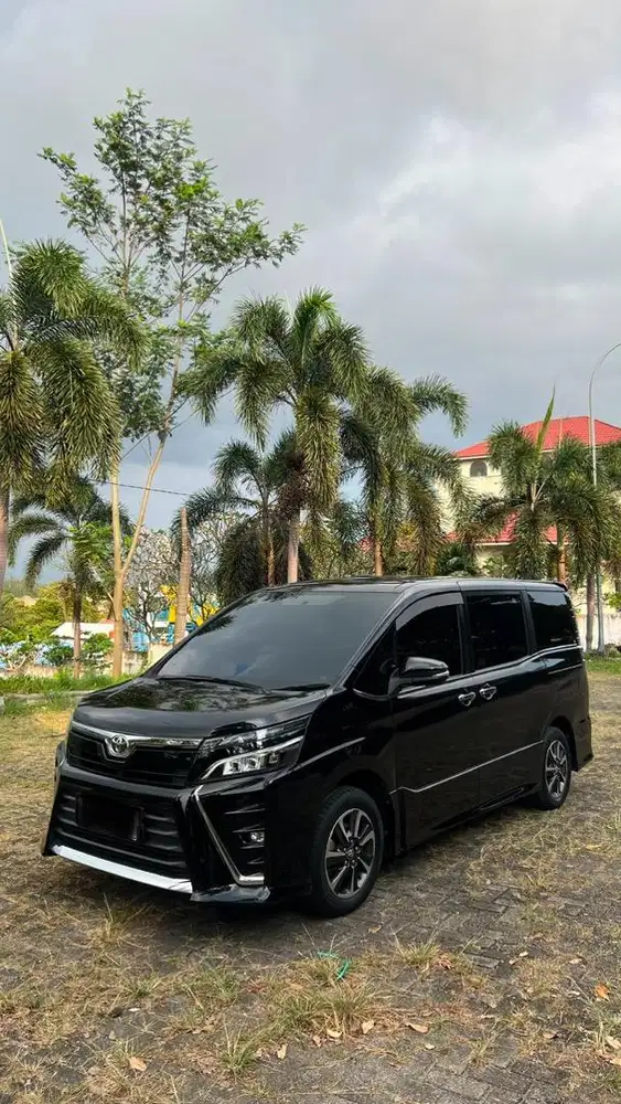 Toyota Voxy 2.0 tahun 2018