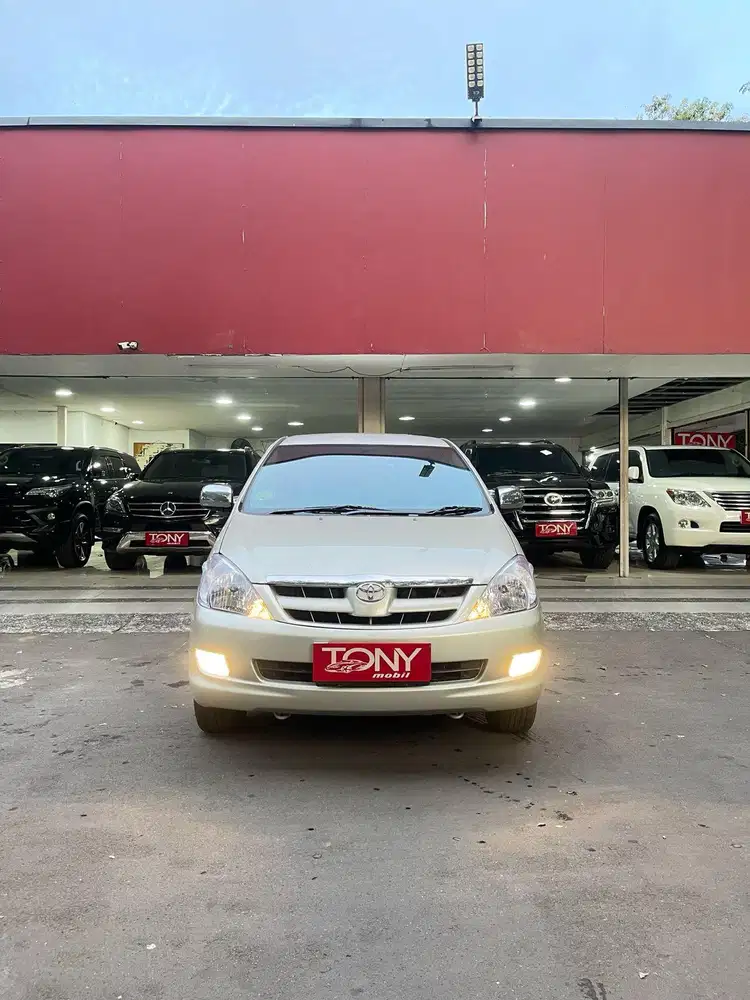 Toyota Innova 2.0 V AT Panel Kayu 2005