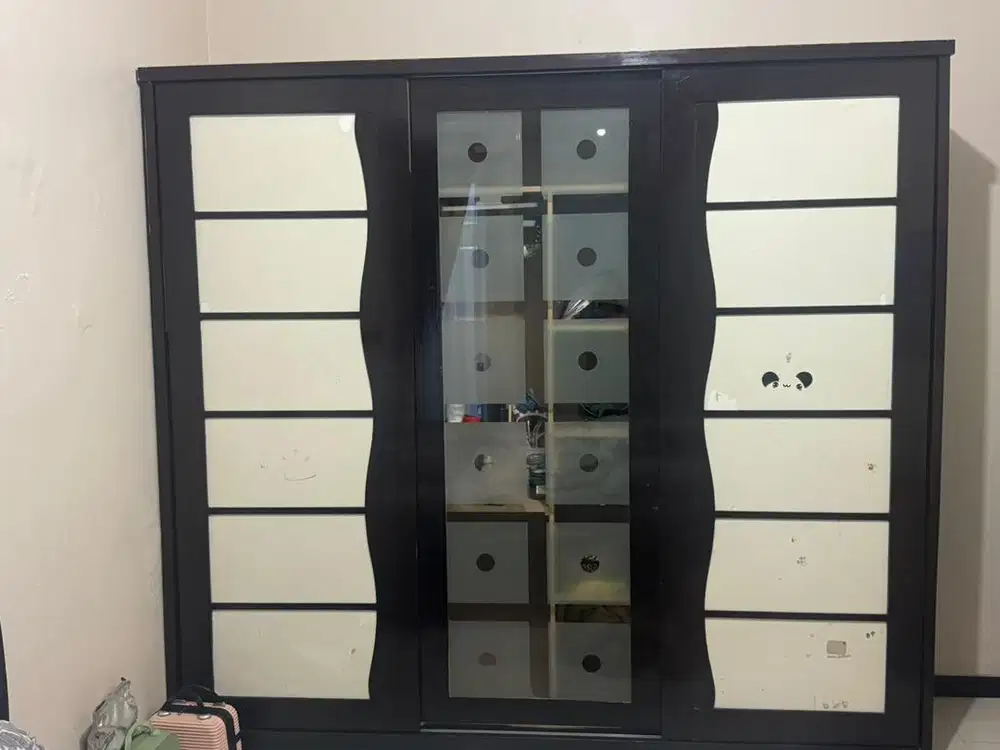 Set furniture lemari dan divan