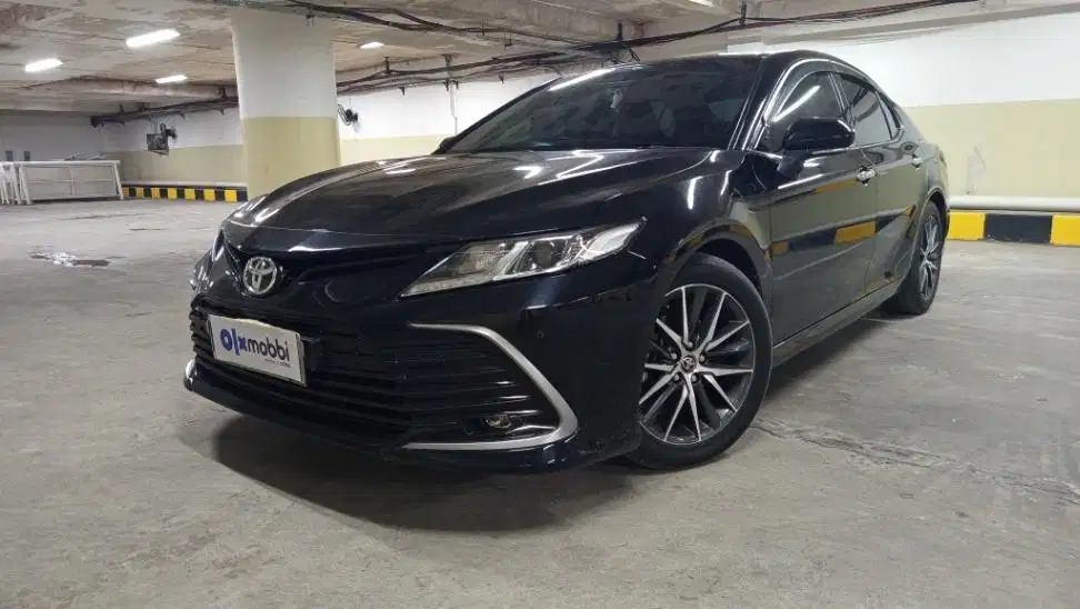 DP MURAH Toyota Camry 2.5 V Bensin-AT 2023 Hitam CUAJB