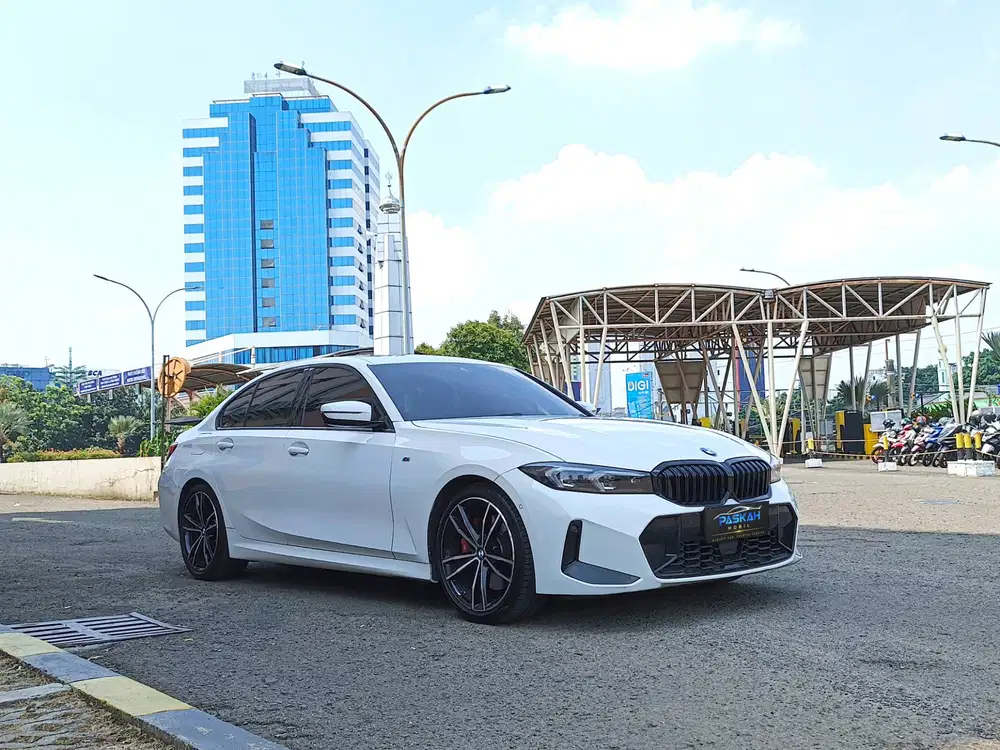 BMW 330i M SPORT PRO 2023