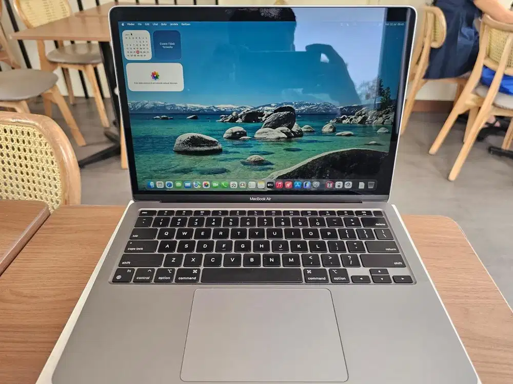 Mackbook Air M1 8/256 Tahun 2020 Mulus
