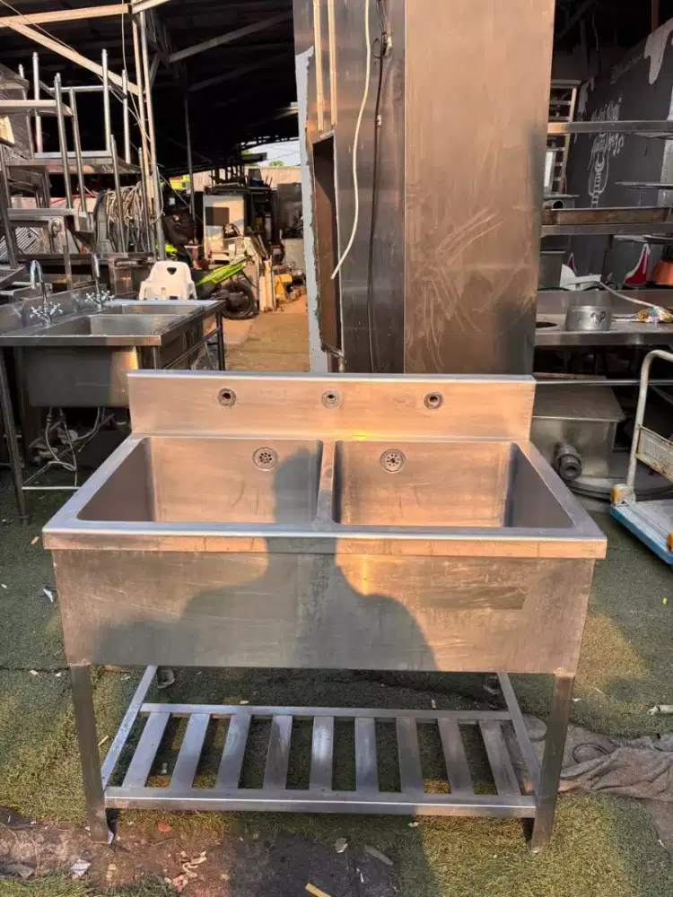 SINK 2 LUBANG
Ukuran 100x60x75
Lubangnya 45x48x27