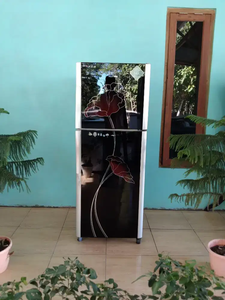 Kulkas kembang 2 pintu dijual cepat