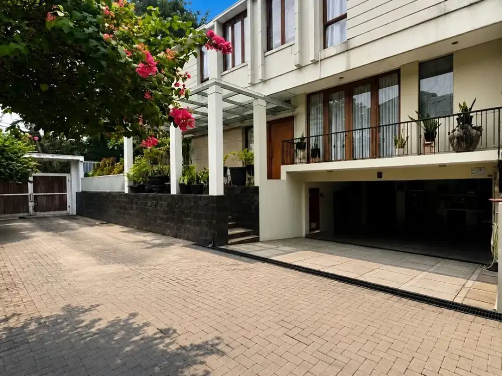 RUMAH MEWAH DALAM CLUSTER ONE GATE DI AMPERA KEMANG JAKARTA SELATAN DIJUAL