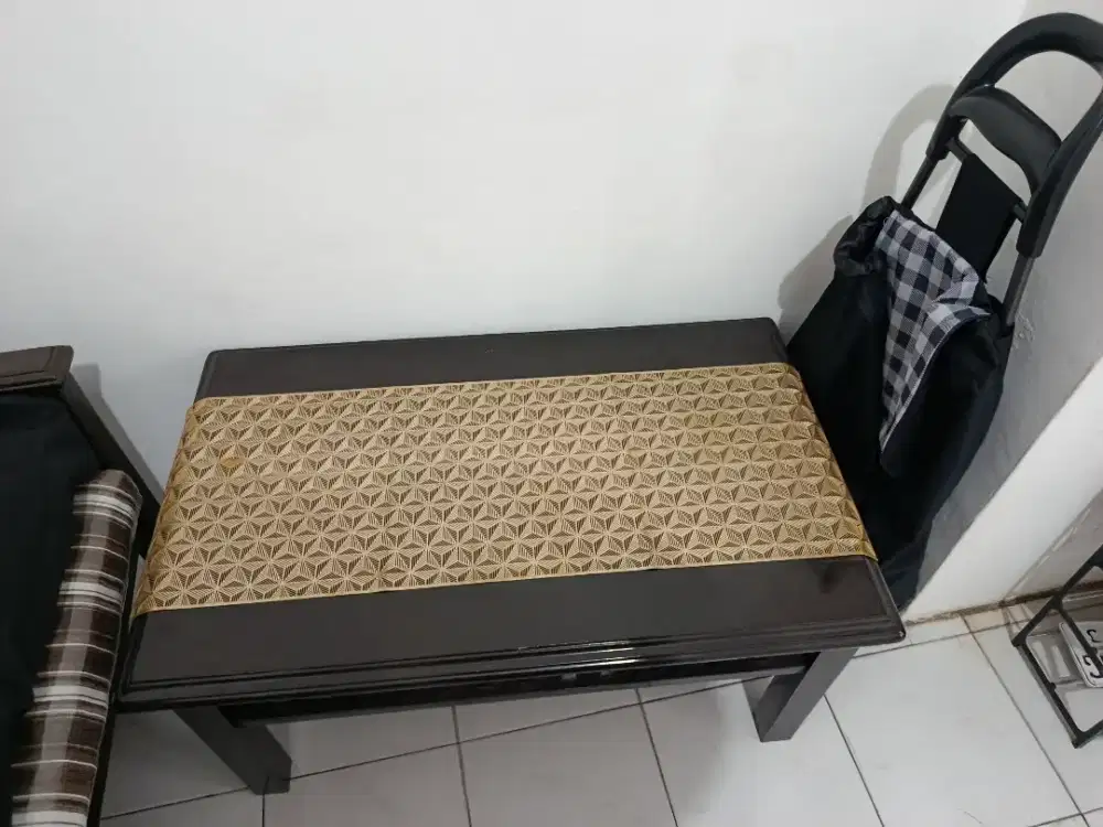 Kursi dan meja jati