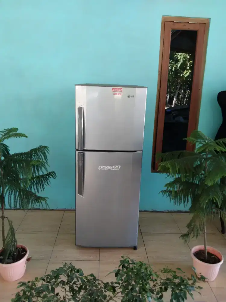 Kulkas 2 pintu dijual cepat