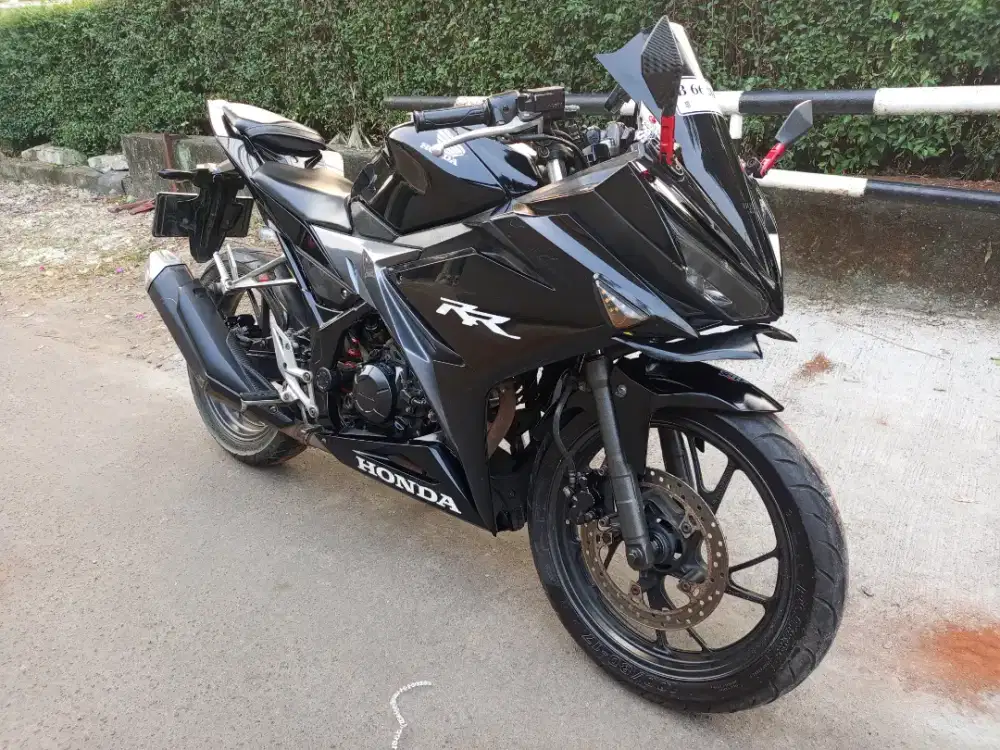 Honda CBR 150 tahun 2017 surat lengkap pajak telat motor cakep