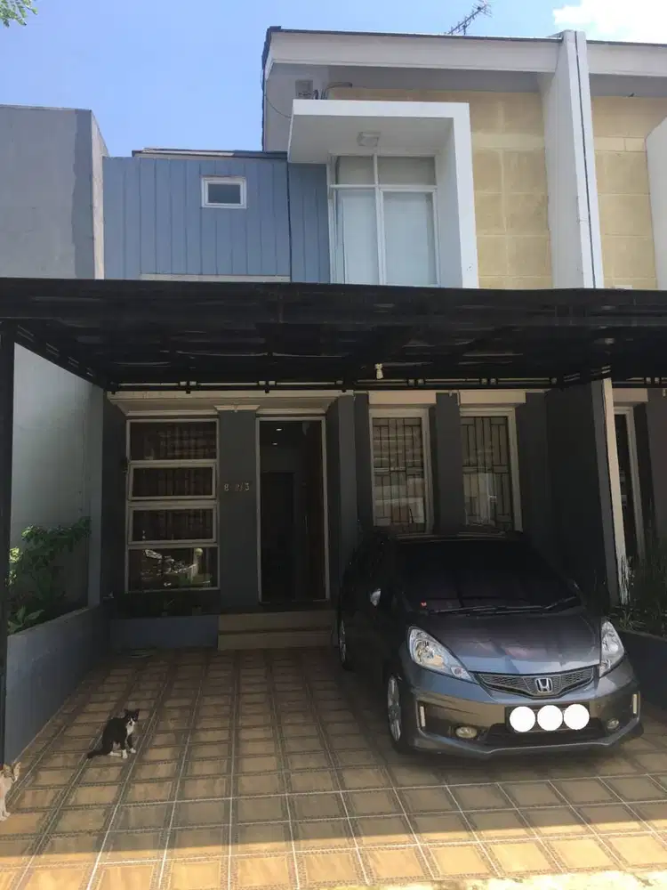 Disewakan Tahunan Rumah 2 lantai 4 KT dan 4 KM Murah! UNFURNISHED