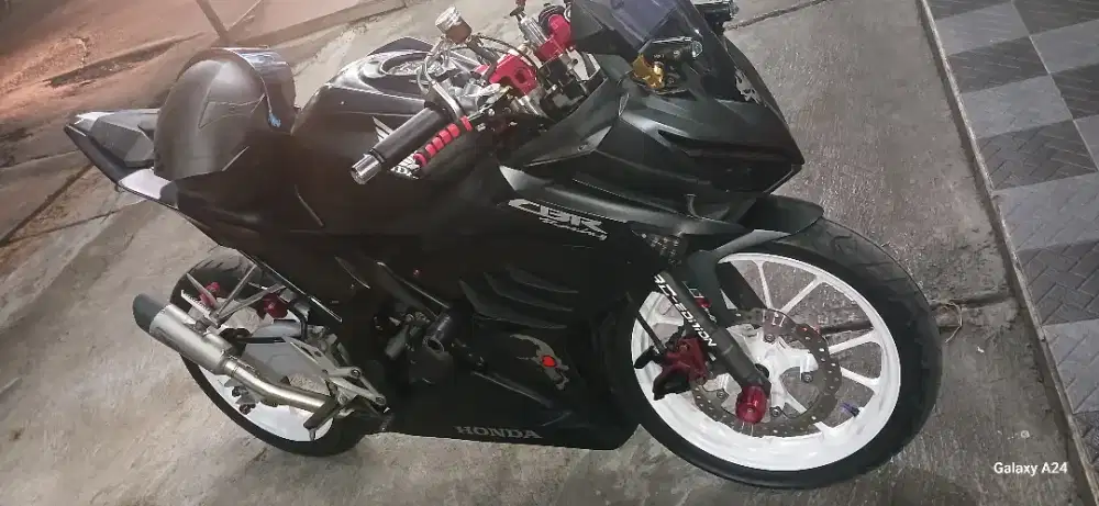 CBR 150 R thn 2020 black