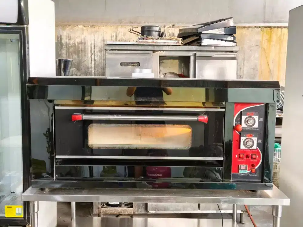 Oven pizza gas 1 deck 2 loyang 
UK 137×95×65 
Model : ARF-20HP