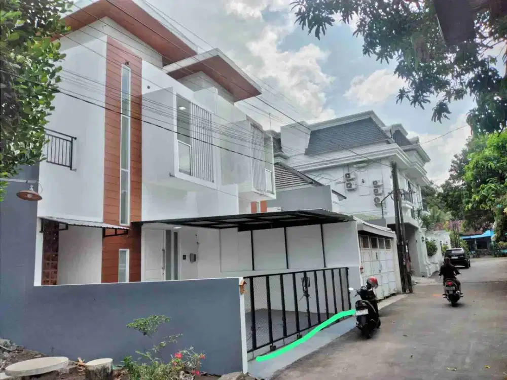 Rumah 2 Lantai Dekat Jogjabay Maguwo dan SD Model