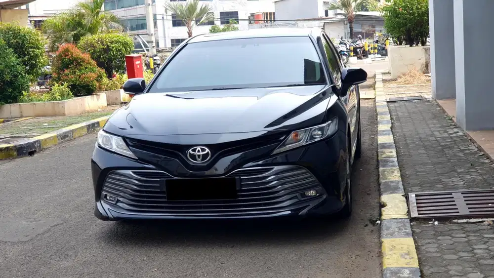 Toyota camry v 2020 hitam sunroof