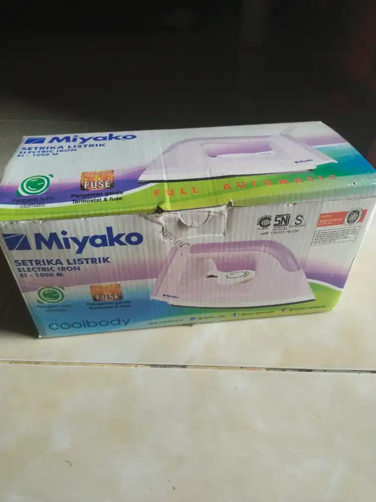 Setrikaan listrik miyako