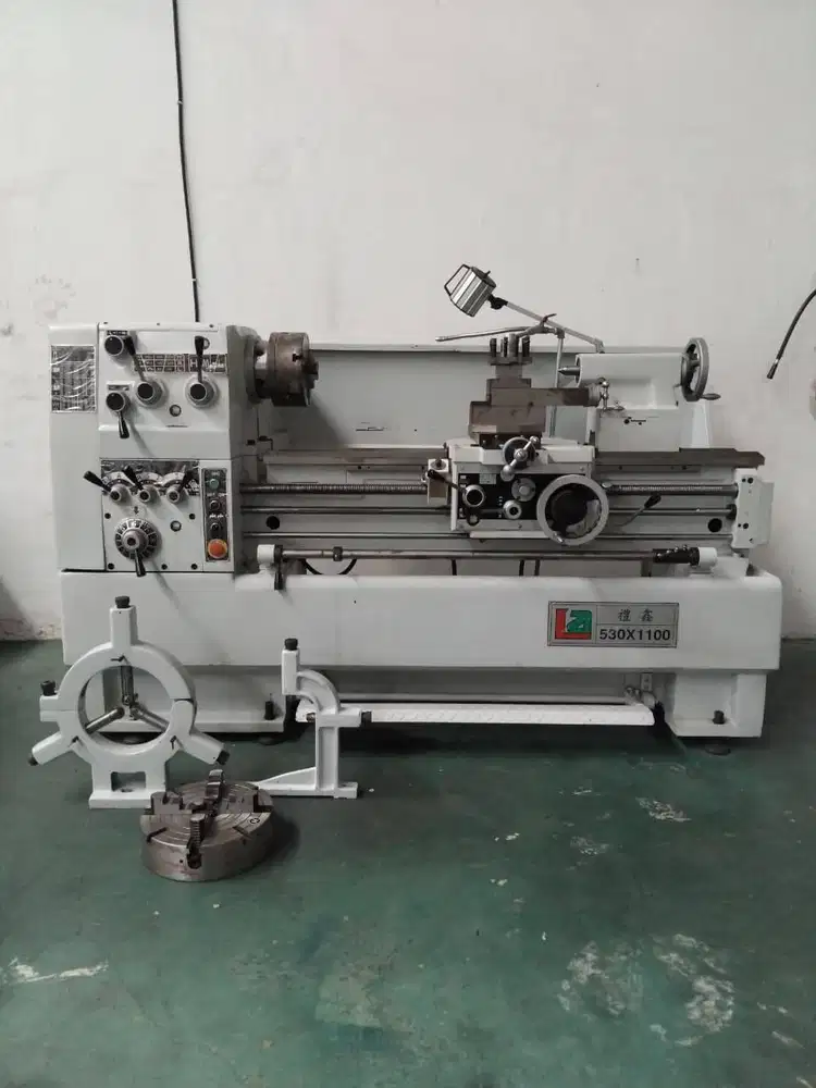 MESIN BUBUT LA 530X1100 WITH STANDARD ACCESSORIES thn 2022