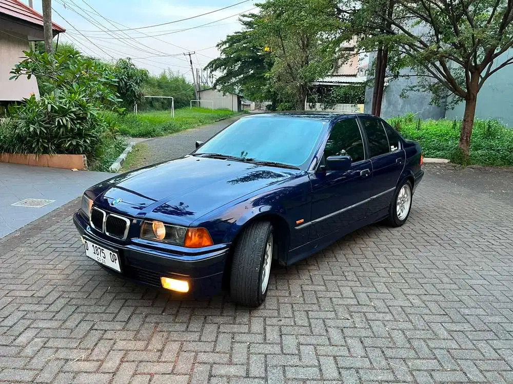 BMW 318i 1997 Bensin