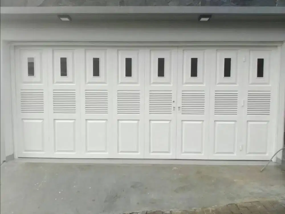 Pintu garasi besi dorong
