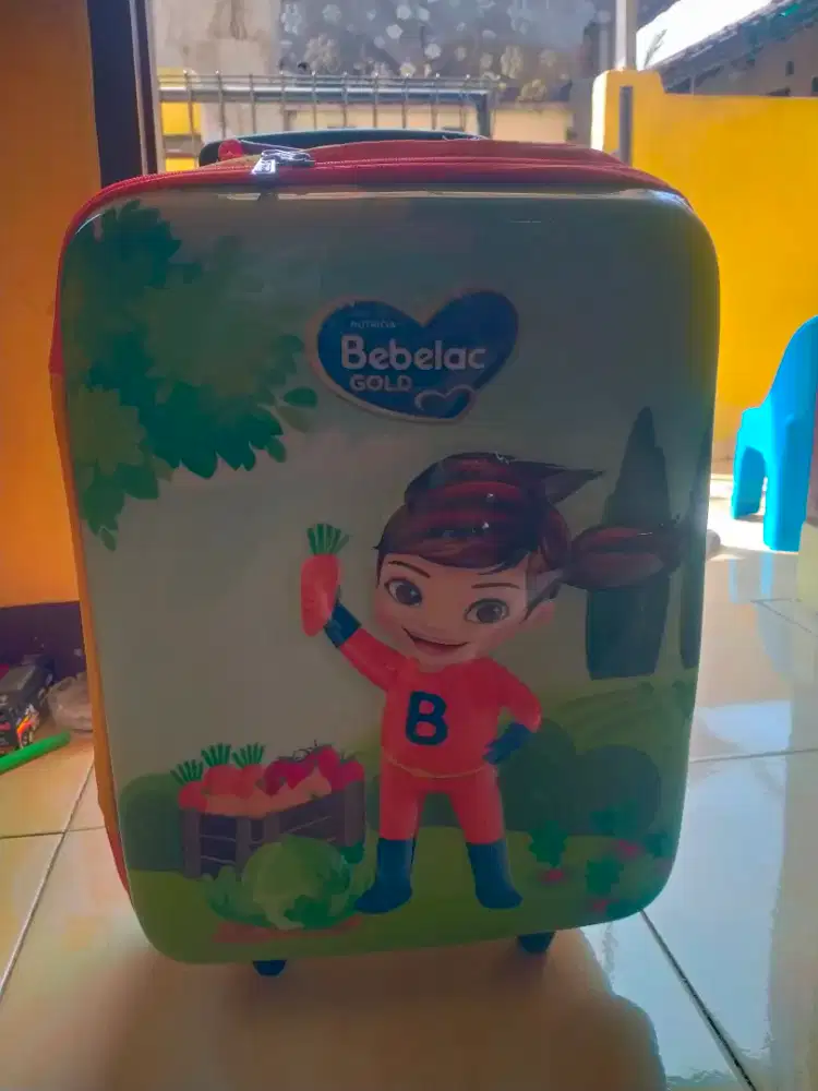 Di jual 2 buah tas koper untuk anak anak .