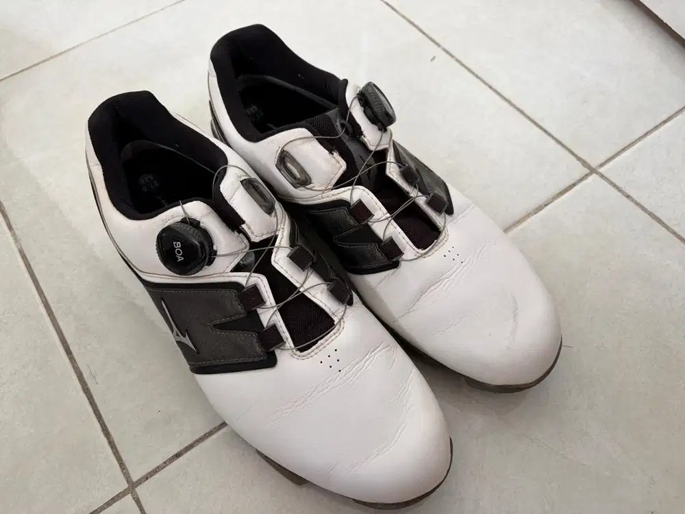 Sepatu golf Mizuno ukuran 43