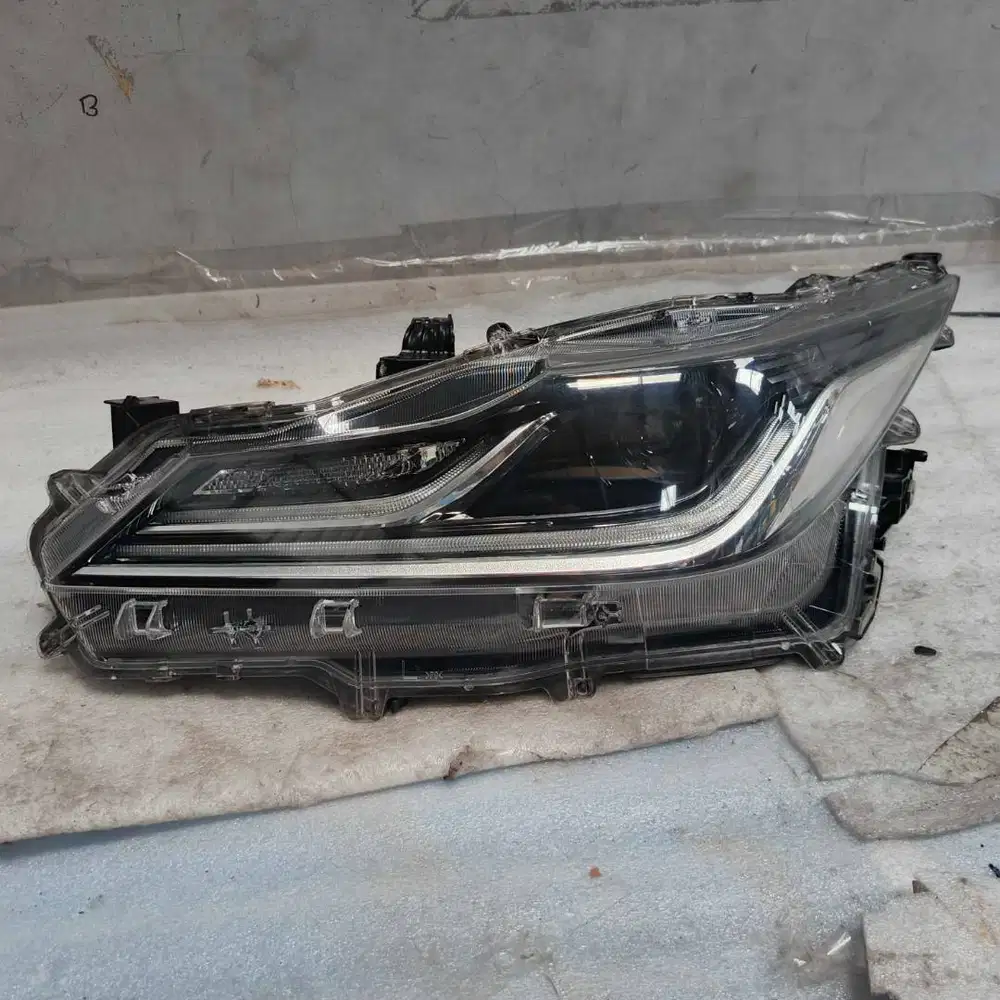 HEADLAMP KIRI TOYOTA COROLLA ALTIS 2020, 8115002U20 ( LED MENGUNING )