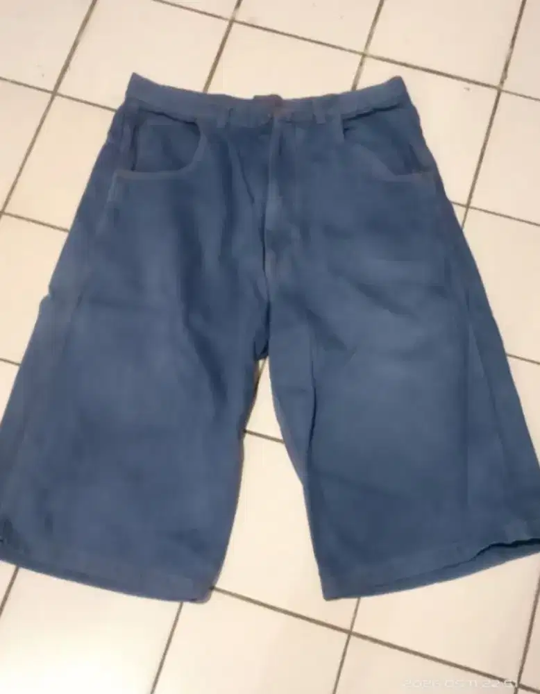 Blue jeans pendek