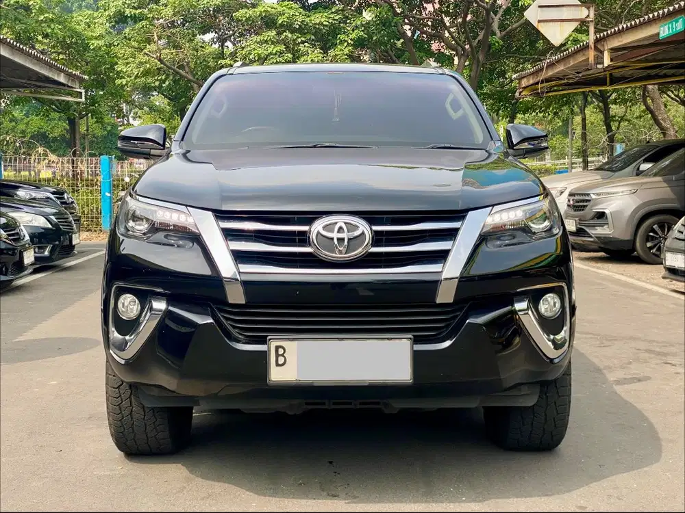 TOYOTA FORTUNER VRZ 2.4 AT HITAM 2020
