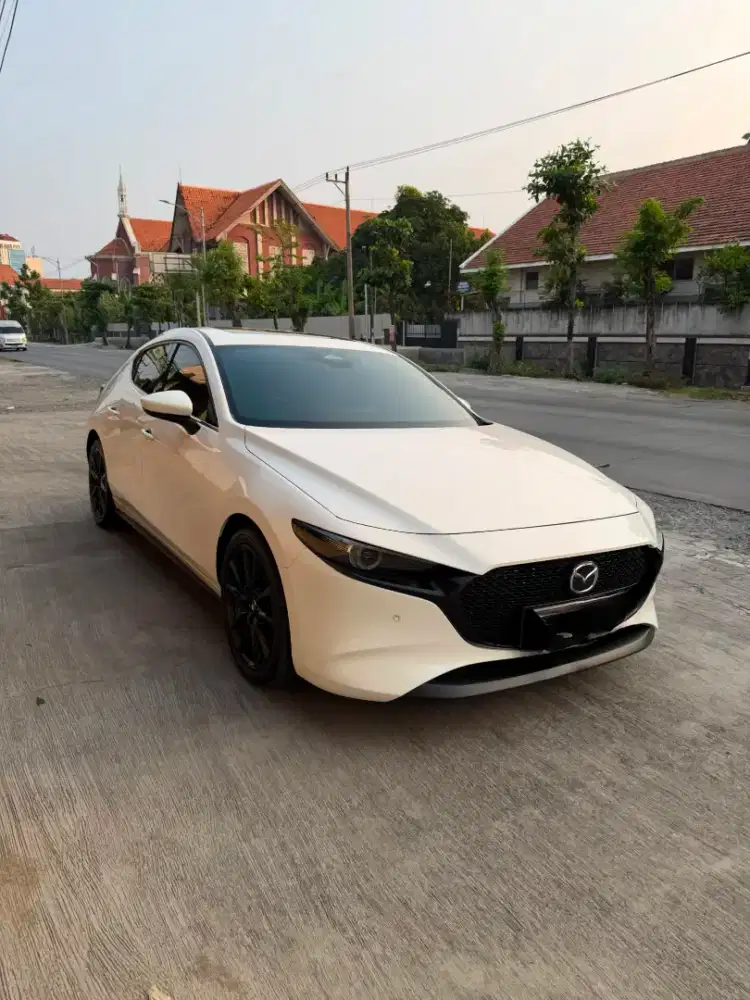 Segera miliki MAZDA 3 White Snowflake BAGUS TERAWAT  SEPERTI BARU