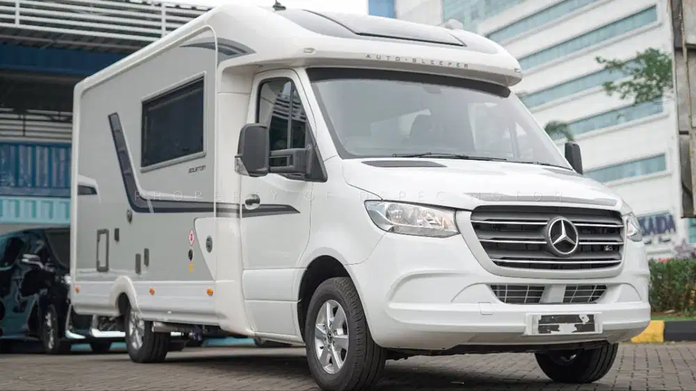 Mercedes-Benz Auto-Sleeper Bourton Motorhome CBU vehicle Sprinter Head