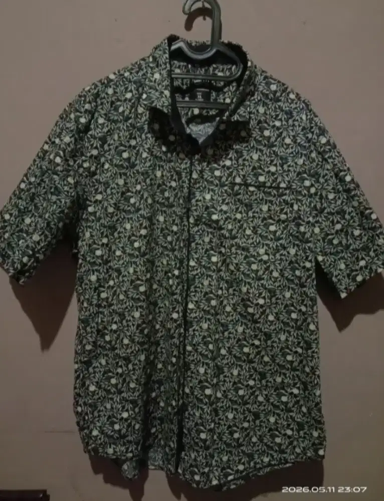 Kemeja motif slim fit