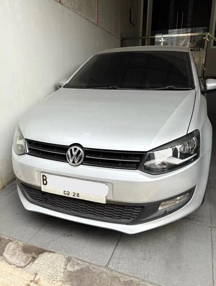 VW Volkswagen Polo 1.4 2013 A/T Silver Metalic