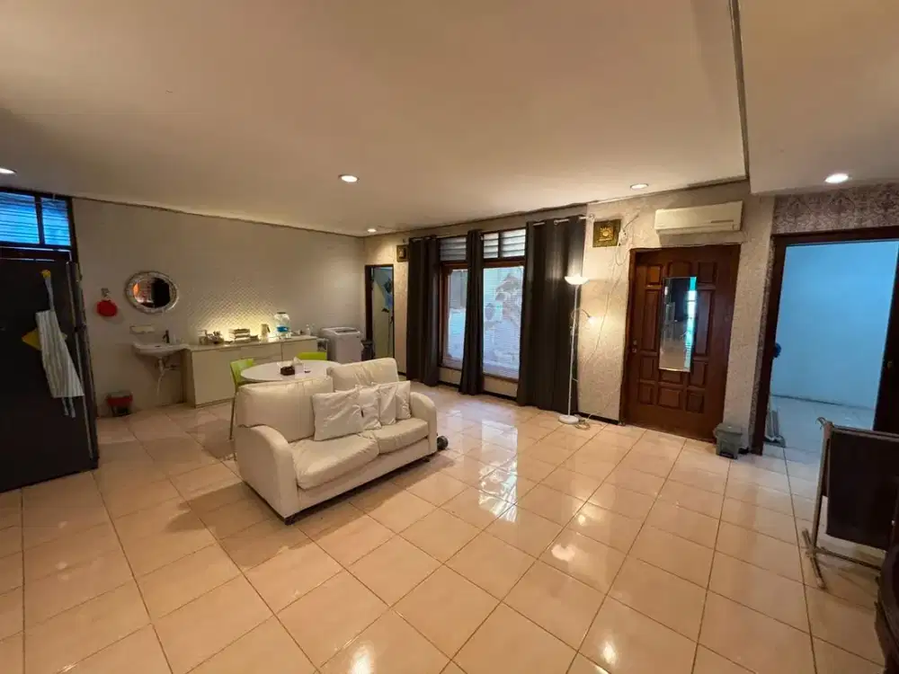 Rumah SHM Tengah kota Surabaya XPE