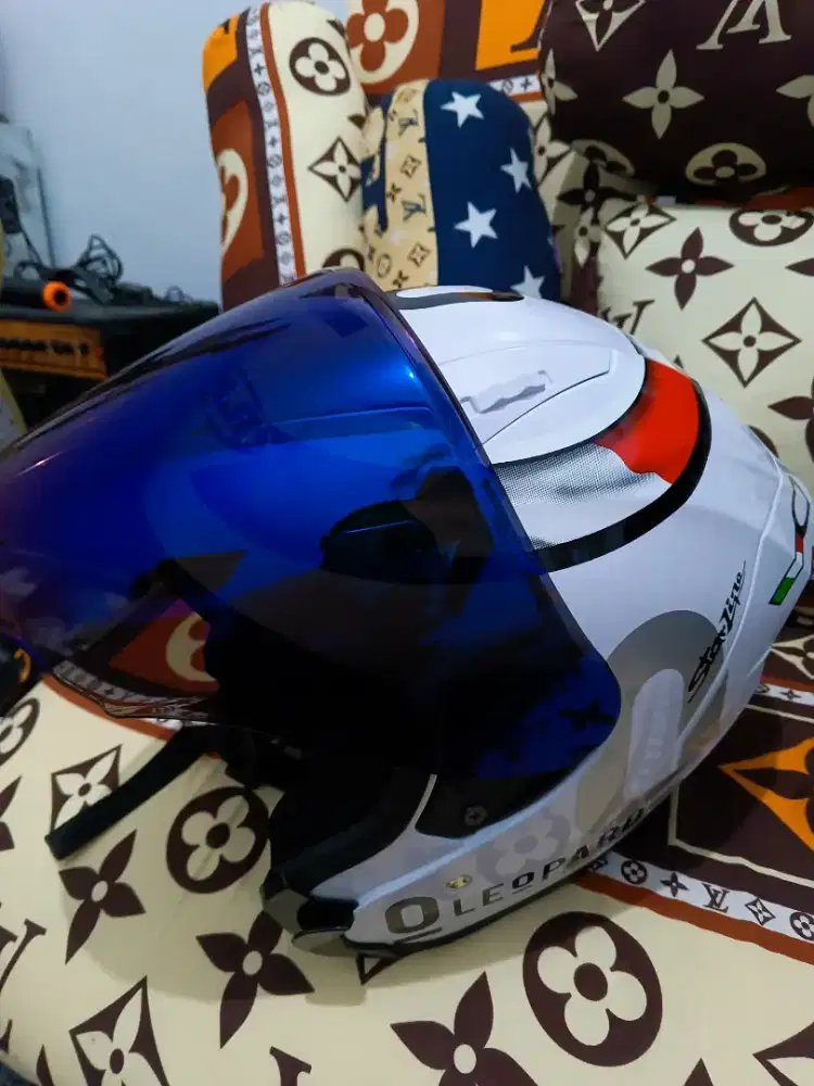 Helm leopard baru
