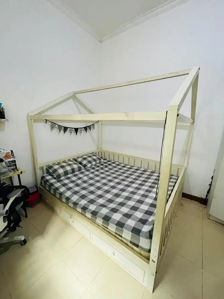 Tempat tidur anak / ranjang anak