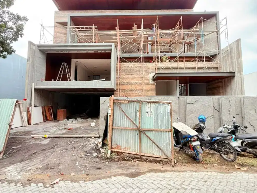 Rumah Gress Mewah Minimalis Pool Pakuwon Indah Vbr Golf Dekat Citraland