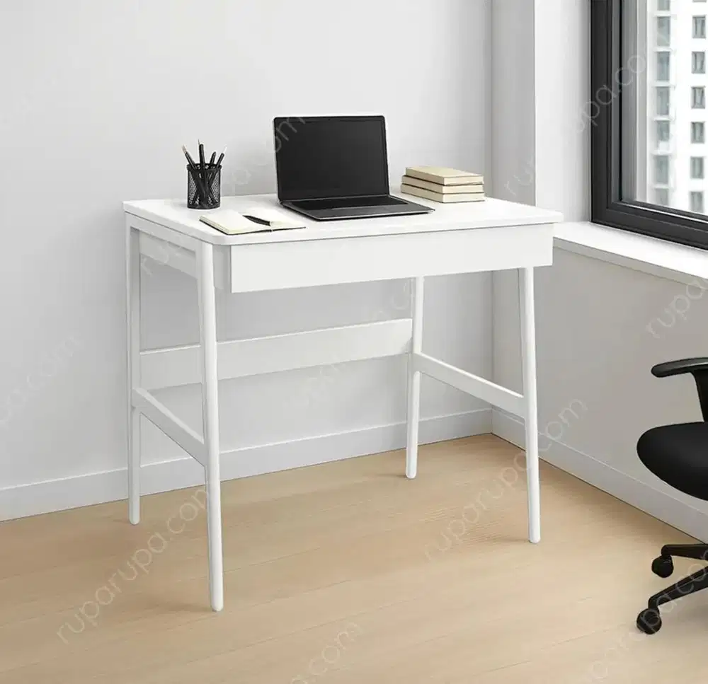 Meja belajar minimalis