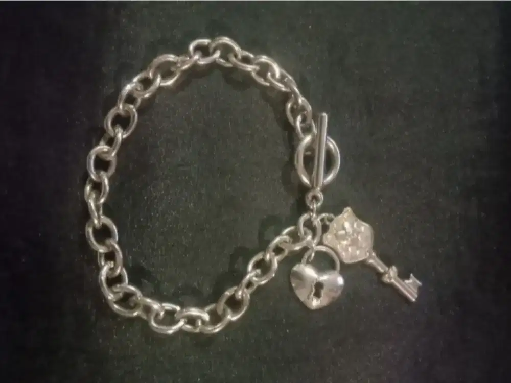 Gelang rantai kunci gembok