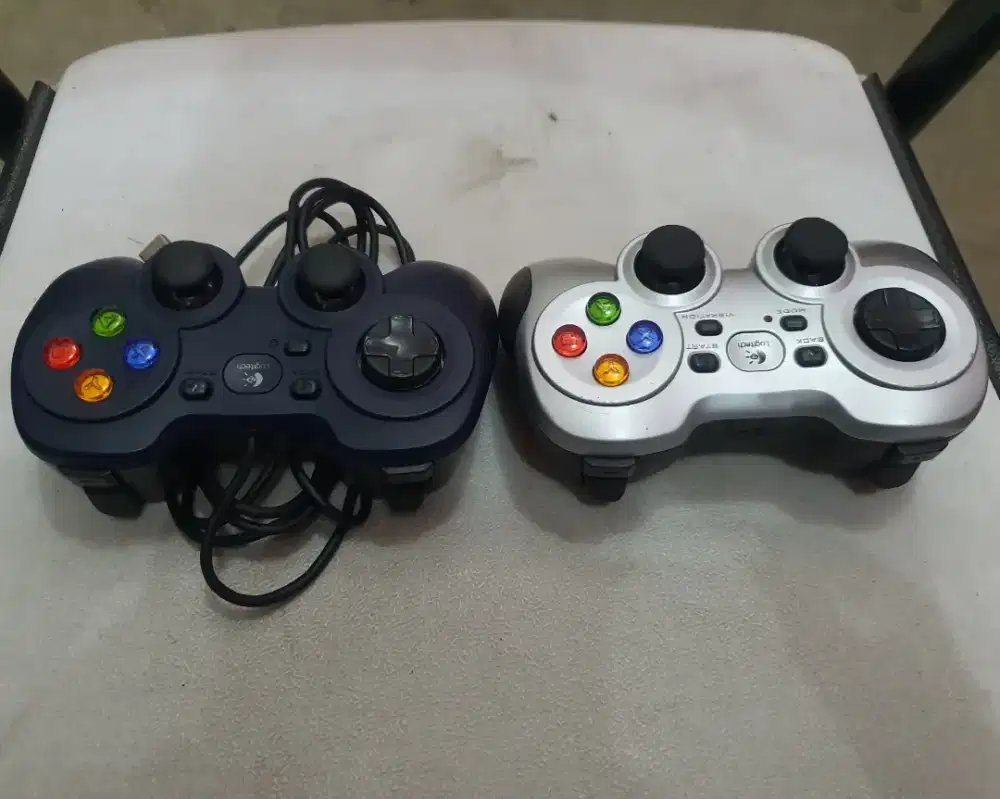 Logitech F710 Wireless Gamepad Dan Logitech F310 Gamepad