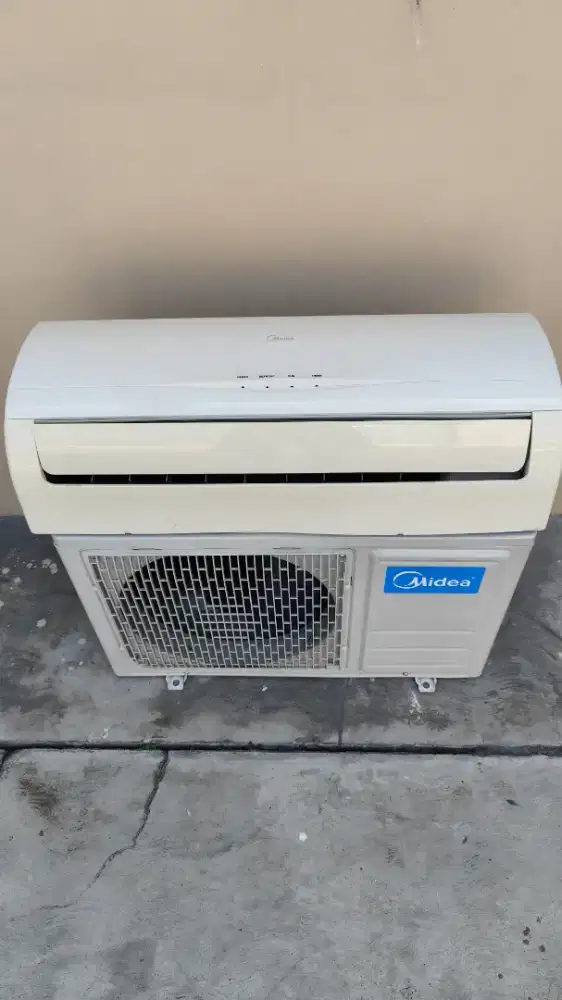 AC Midea 1/2 PK second kondisi berfungsi normal dan bersih